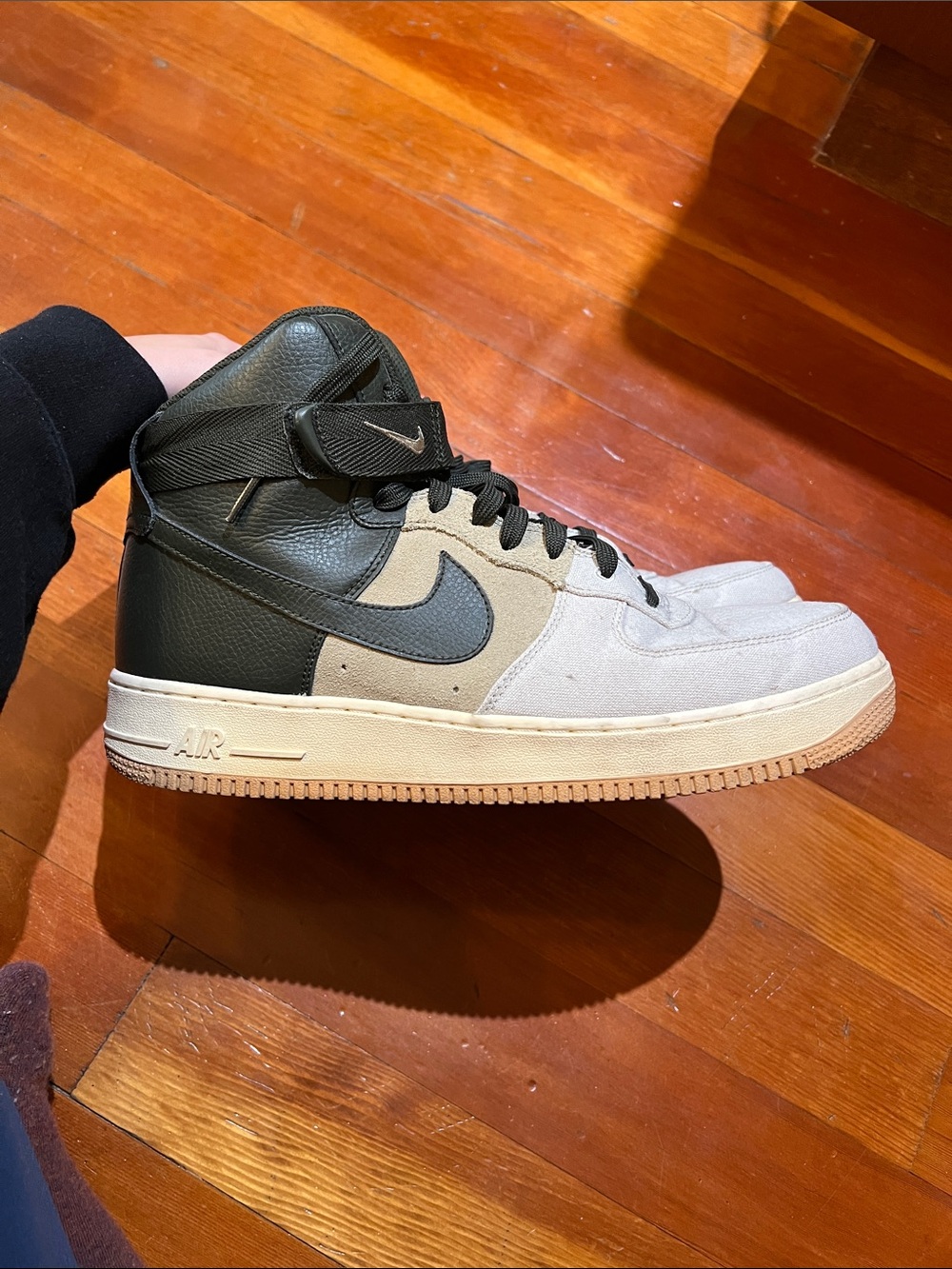 Men’s High-Top Air Force 1s in Green and Gray